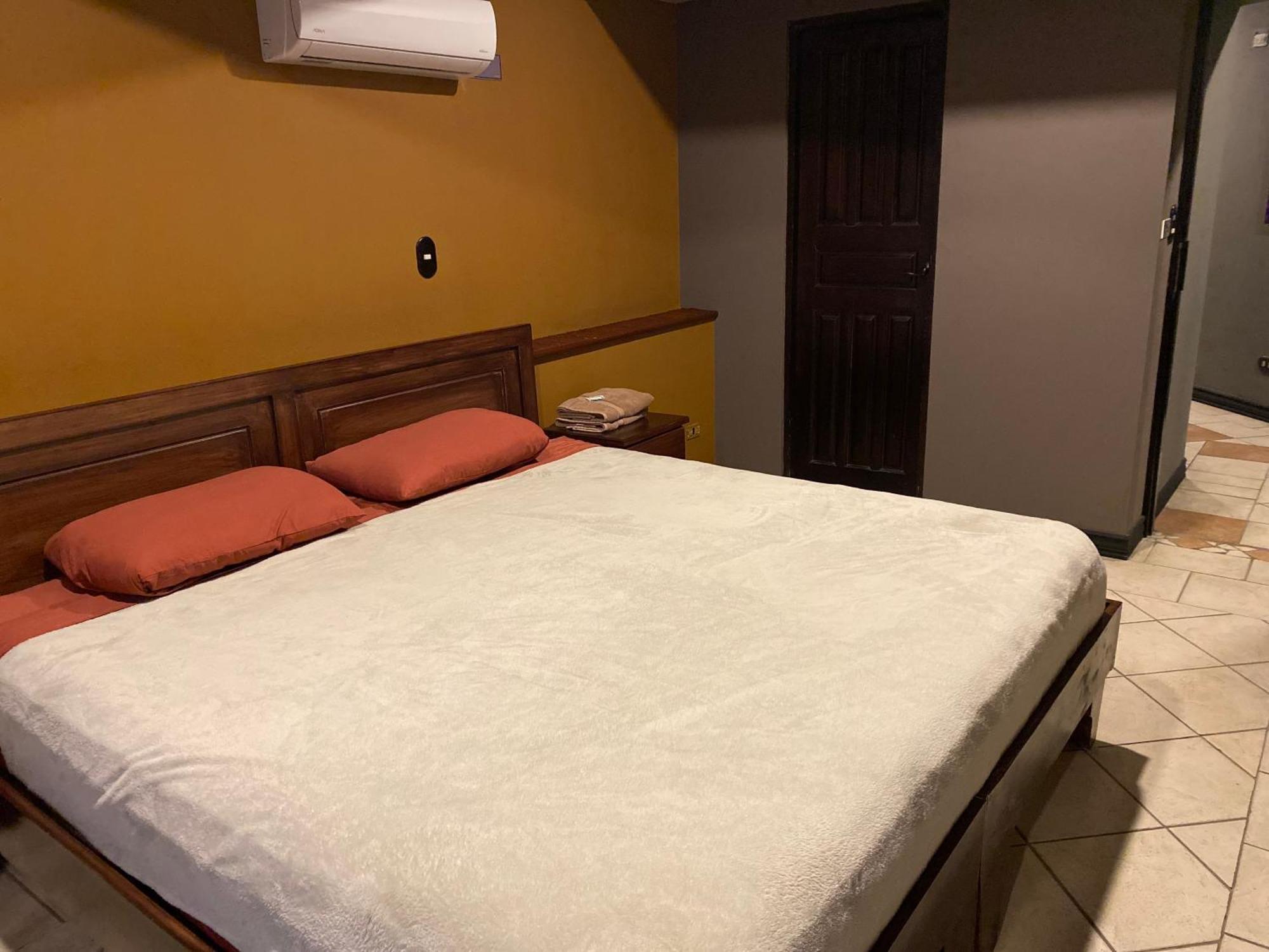 Alajuela Backpackers Airport Hostel Екстер'єр фото