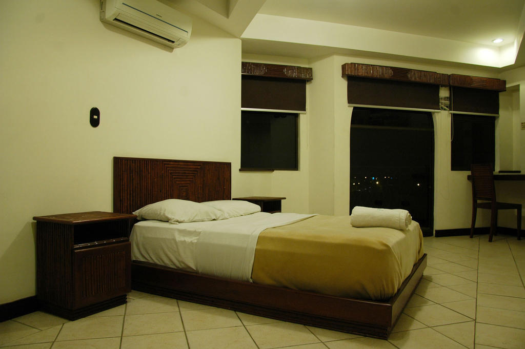 Alajuela Backpackers Airport Hostel Номер фото