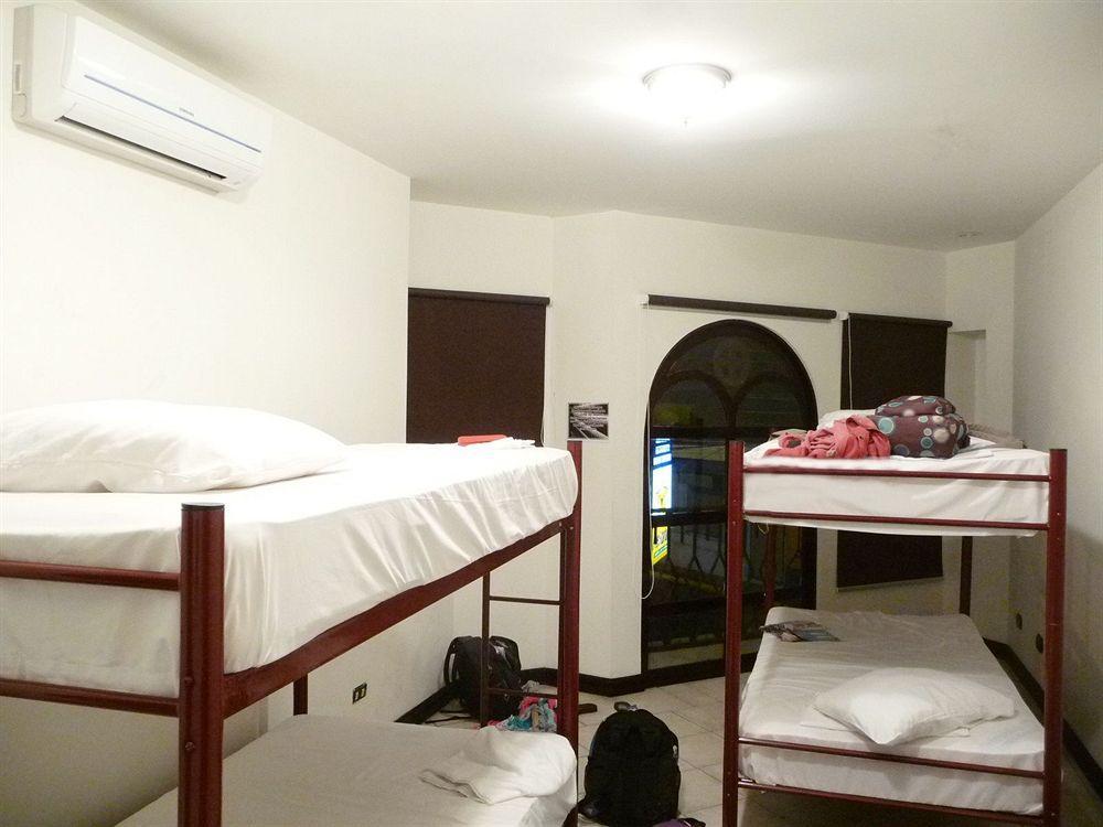 Alajuela Backpackers Airport Hostel Екстер'єр фото